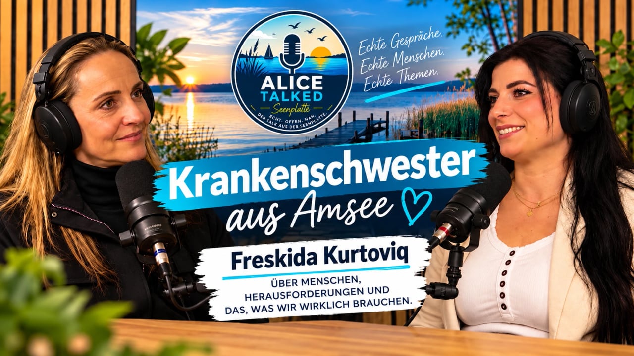 Alice Talked Podcast 5: #KrankenschwesterAusAmsee. Zu Gast Freskida Kurtoviq, mit Kopfh&ouml;rern am Mikrofon, im Hintergrund ein Steg am See bei Sonnenuntergang.